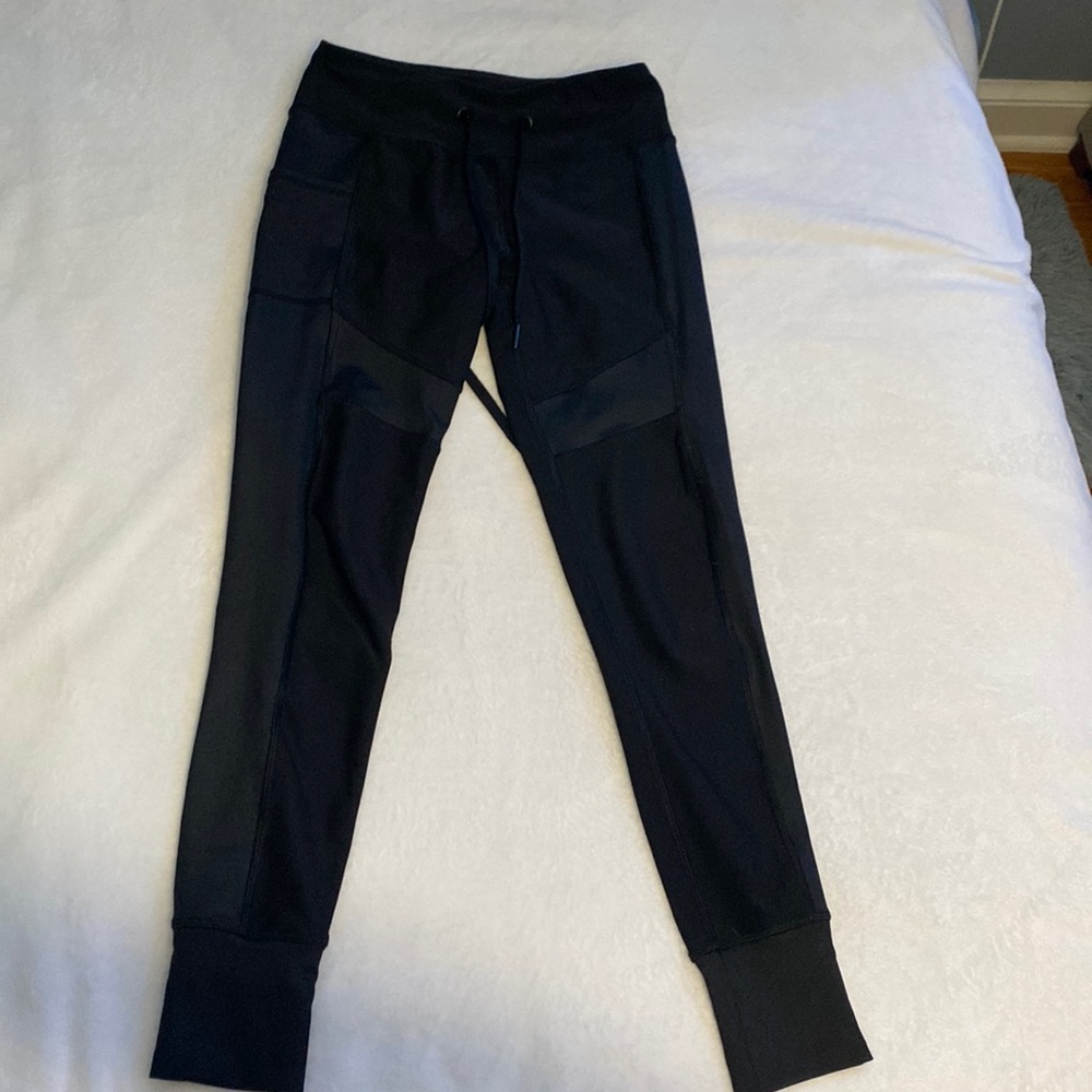 Aqua athletic xs leggings supposed to look like joggers